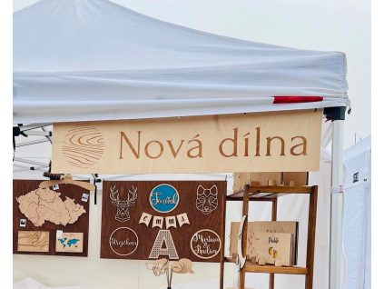 Dřevěné logo na míru