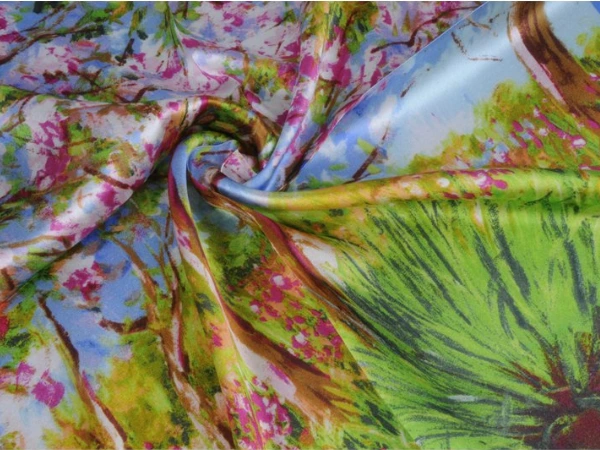 Jarní šátky: doplněk, který zahřeje i rozzáří outfit