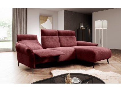 Bordová sedacia súprava CUSTON MINI v elegantnom interiéri obývačky, celkový pohľad