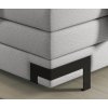 Čalúnená boxspring posteľ - detail rohu a nohy - kovová noha a svetlosivé čalúnenie