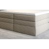 Boxspring posteľ - detail bočného rámu - béžové čalúnenie a štruktúra poťahu