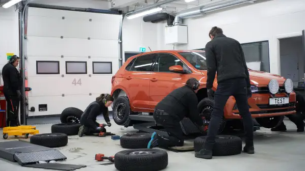 TEST ZIMNÍCH PNEUMATIK 185/65 R15 ADAC 2022
