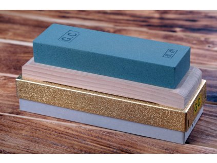 220 brusný kámen KIYA Tokyo na cedrovém podstavci