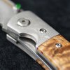 Lovecký zavírací damaškový nůž Dellinger Scorpion Maple Burl-Wood Flipper g