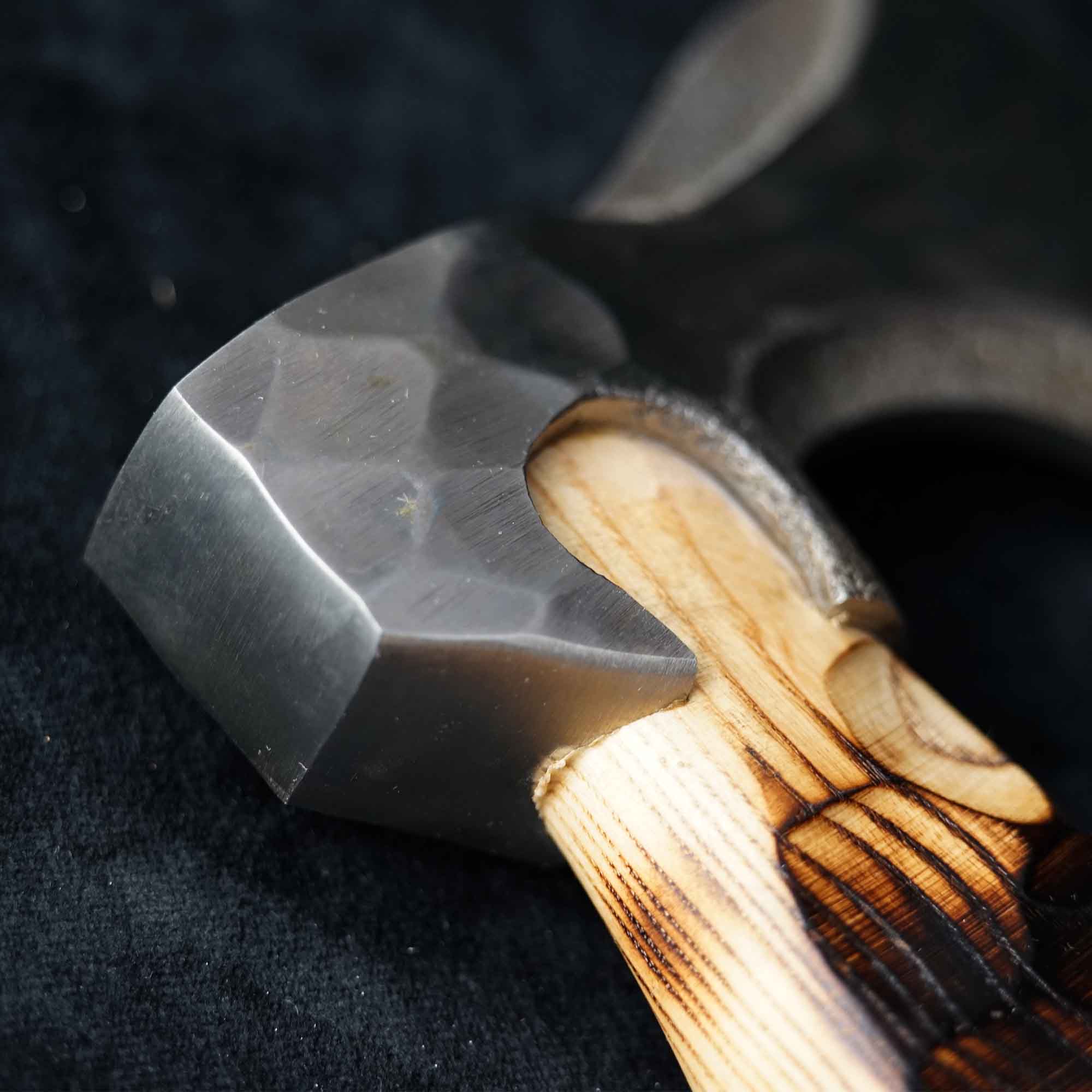 sekera Dellinger Flint Burned z oceli D2