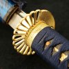 Sběratelská replika meče katana Sensu no Michi s čepelí z překládané oceli a modrým opletem rukojeti. d