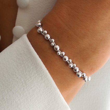Bublinkový náramek Cross stříbrný z kolekce Bubble na ruce Nufs Design na světle šedé šňůrce
