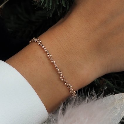 Bublinkový Bubble minimal náramek v barvě rose gold s klasickým zapínáním vyfocený na ruce Nufs Design