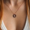 Personalizovaný náhrdelník s gravírovanými otisky prstu v barvě růžového zlata z rose gold filled materiálu Nufs Design