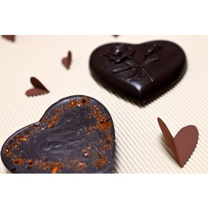 Srdce z hořké čokolády 54,5% s chilli