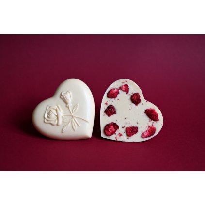 Srdce bílá čokoláda 32% s jahodami a malinovým prachem