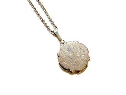 Stříbrný řetízek s otevíracím medailonem