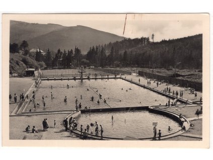 Krkonoše - Špindlerův Mlýn. Koupaliště a tennisové dvorce.