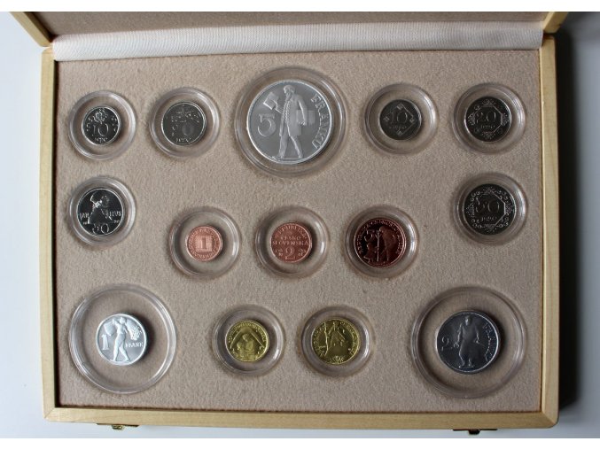 prvni sada sejnosta mince prvni csr novorazby navrhov ceskoslovenskych obehovych minci 1920 2017 kremnica