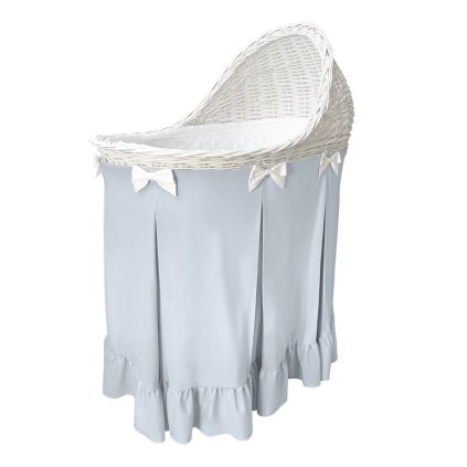 Caramella Baby Blue prútená kolíska s modrou sukňou a volánom nunobaby.sk