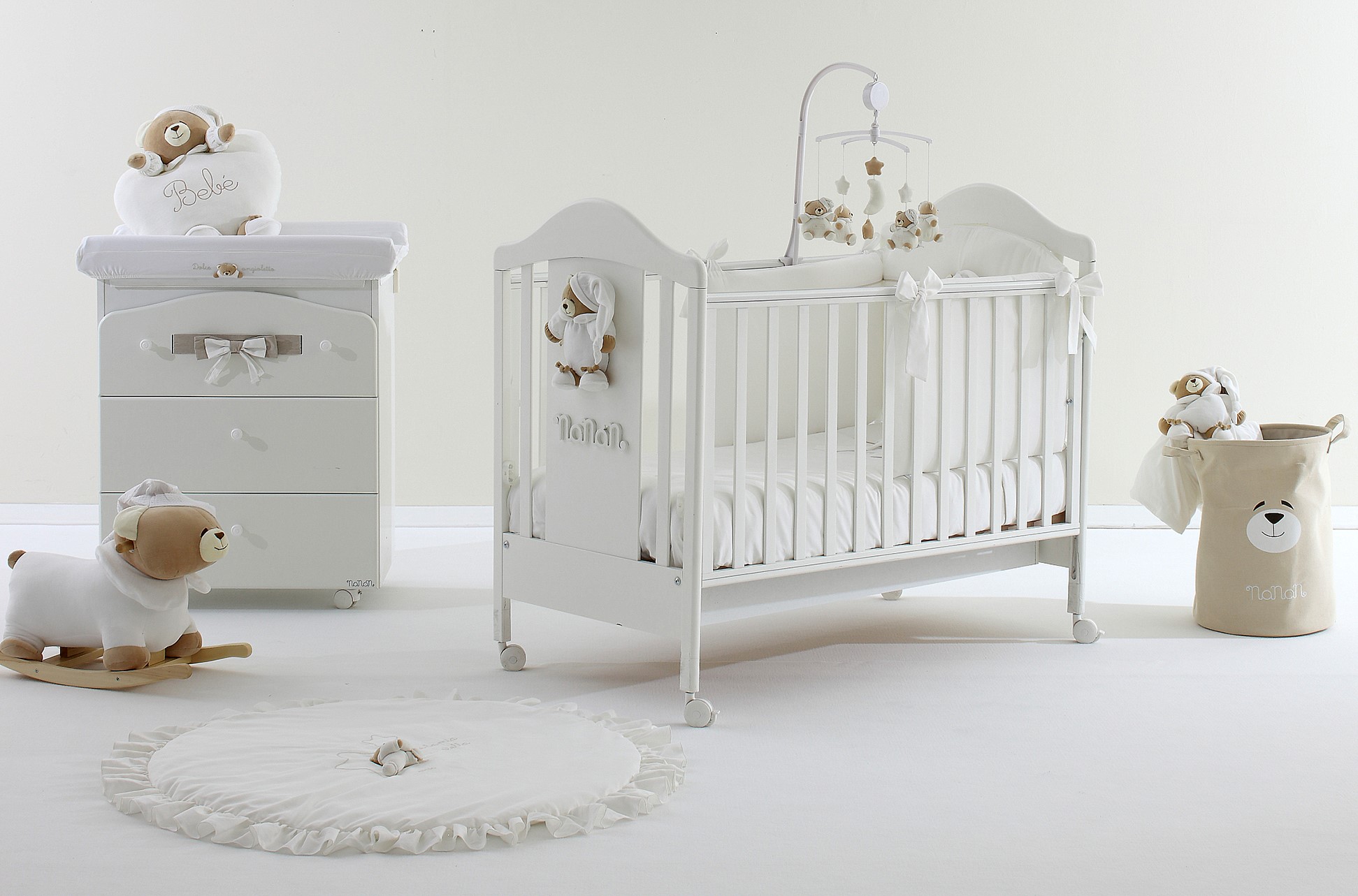 Rôzne typy detských postieľok: Ako vybrať tú najlepšiu pre vaše dieťa ?