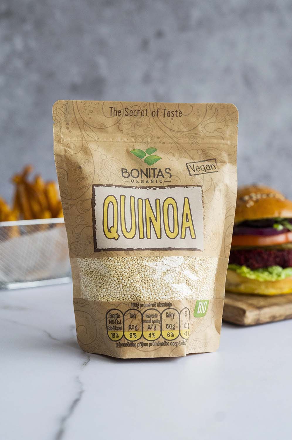Cviklový burger s pečenými zemiakmi