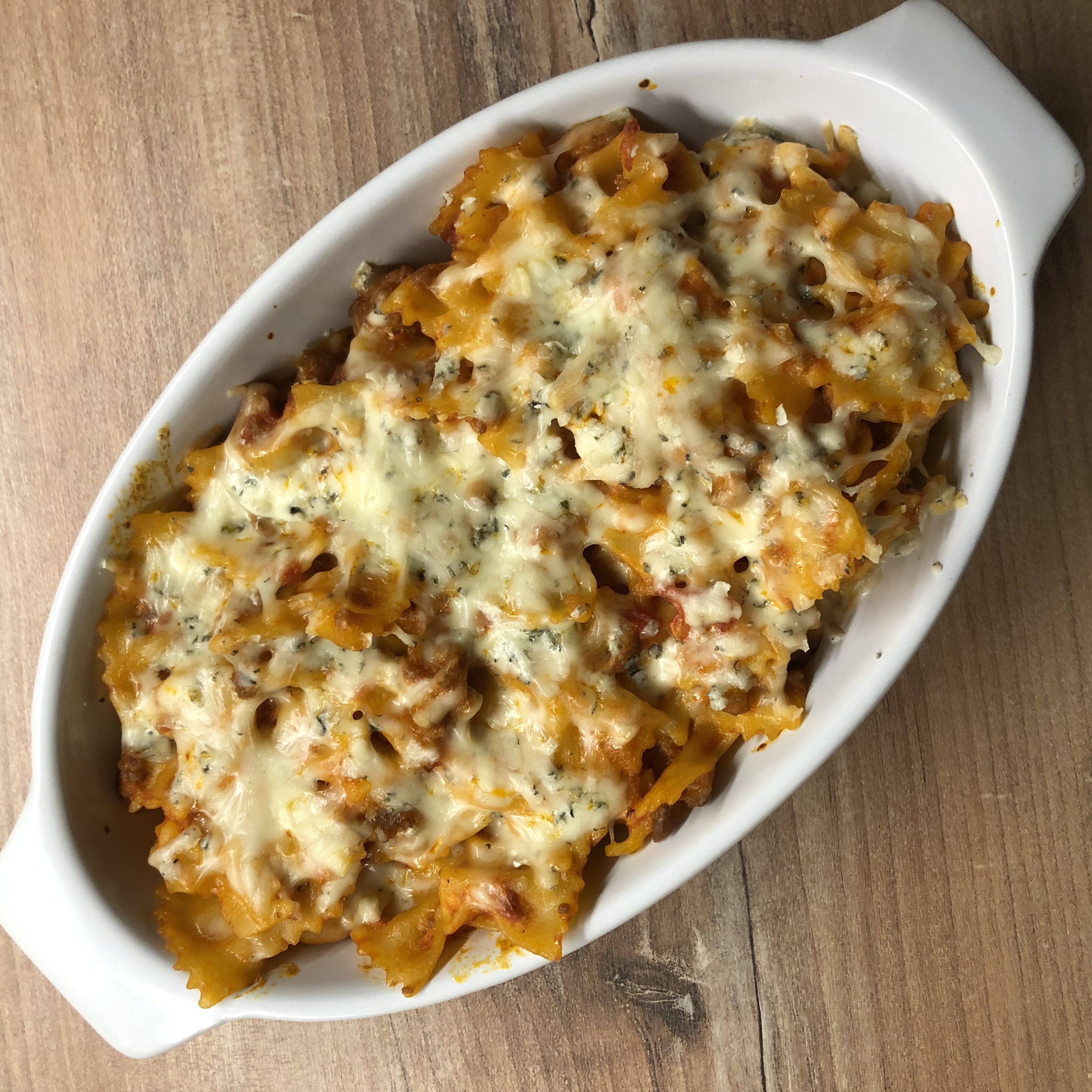 ZAPEČENÉ TĚSTOVINY S RAJČATY A MLETÝM MASEM