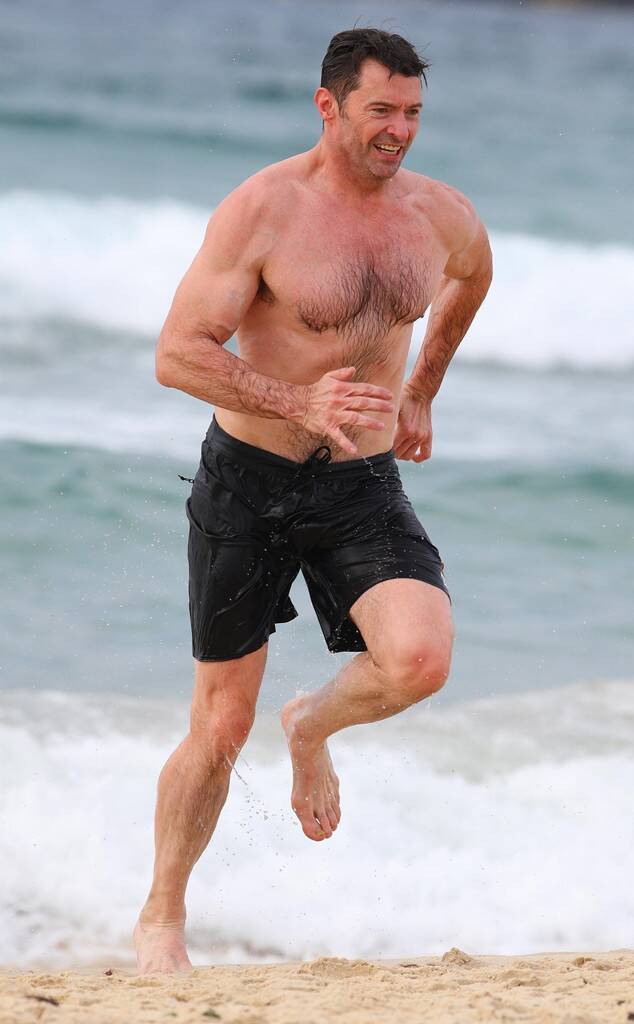 rs_634x1024-171221074439-634.Hugh-Jackman-Beach-JR-122117