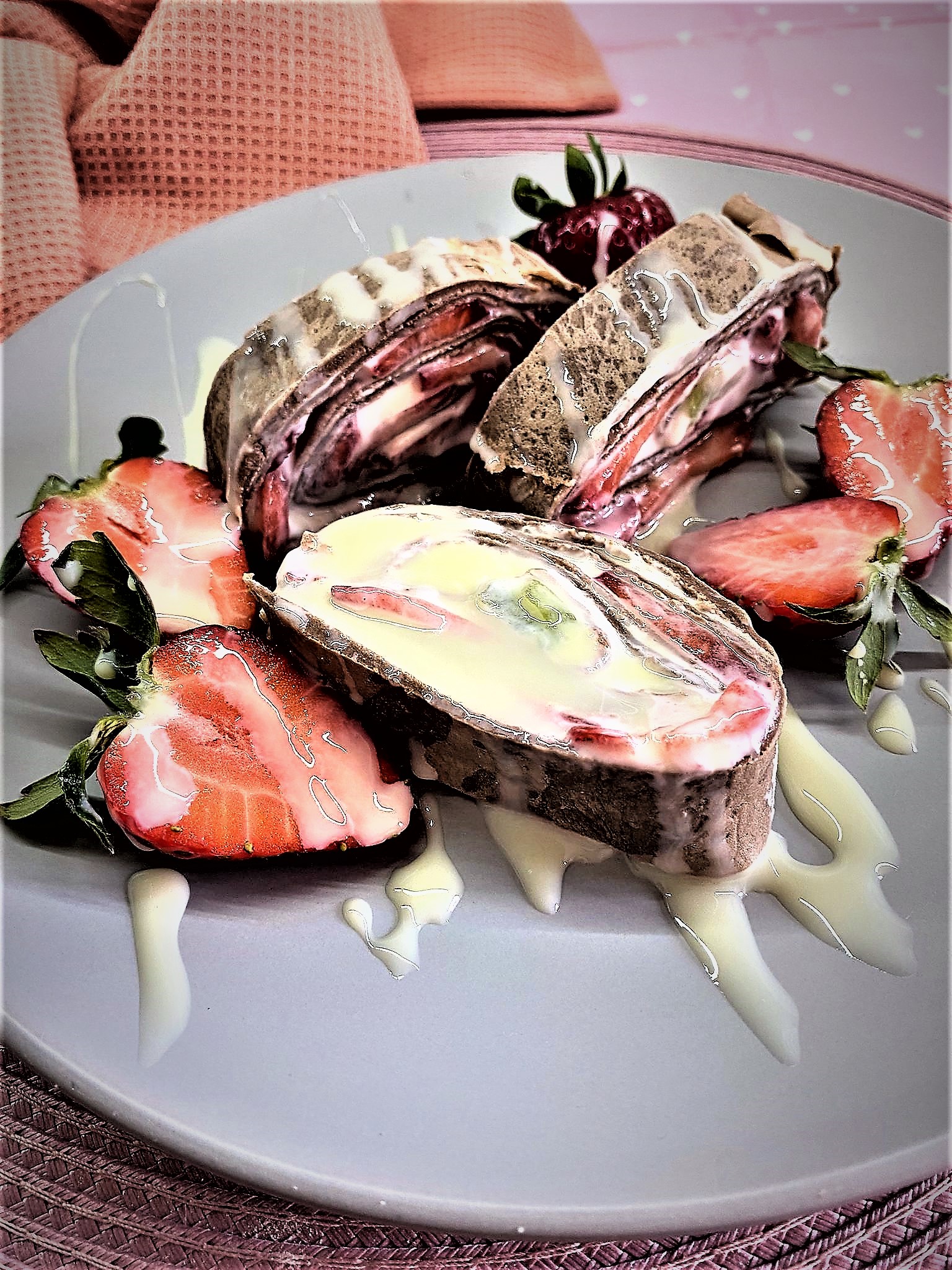 Palacinková ovocná roláda