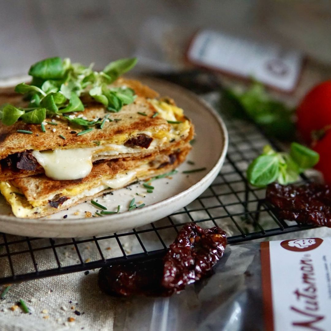 NUTSMAN RECEPT: Vaječná tortilla se sušenými rajčaty a sýrem