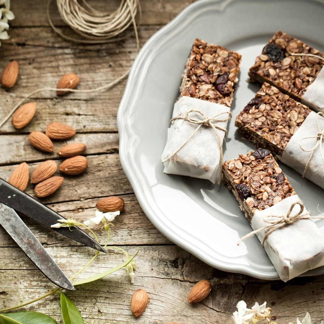RECEPT: Domácí musli tyčinky z oříšků. Na cesty jak dělané.