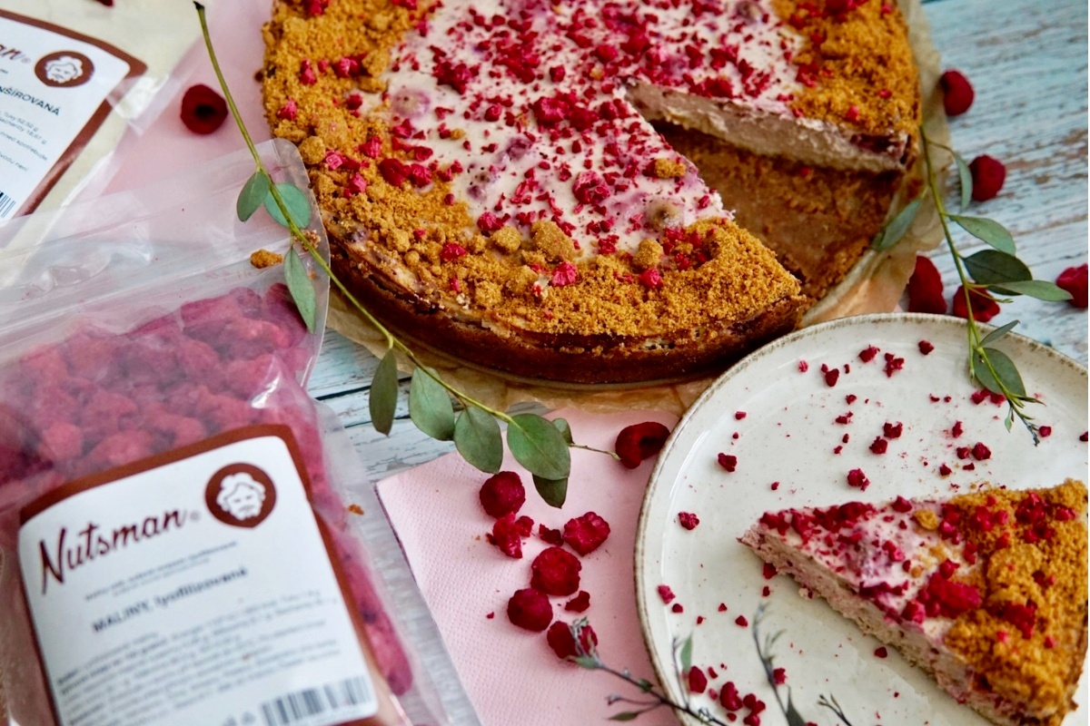 NUTSMAN BLOG RECEPT_ Lotuskový cheesecake s lyofilizovanými malinami 2