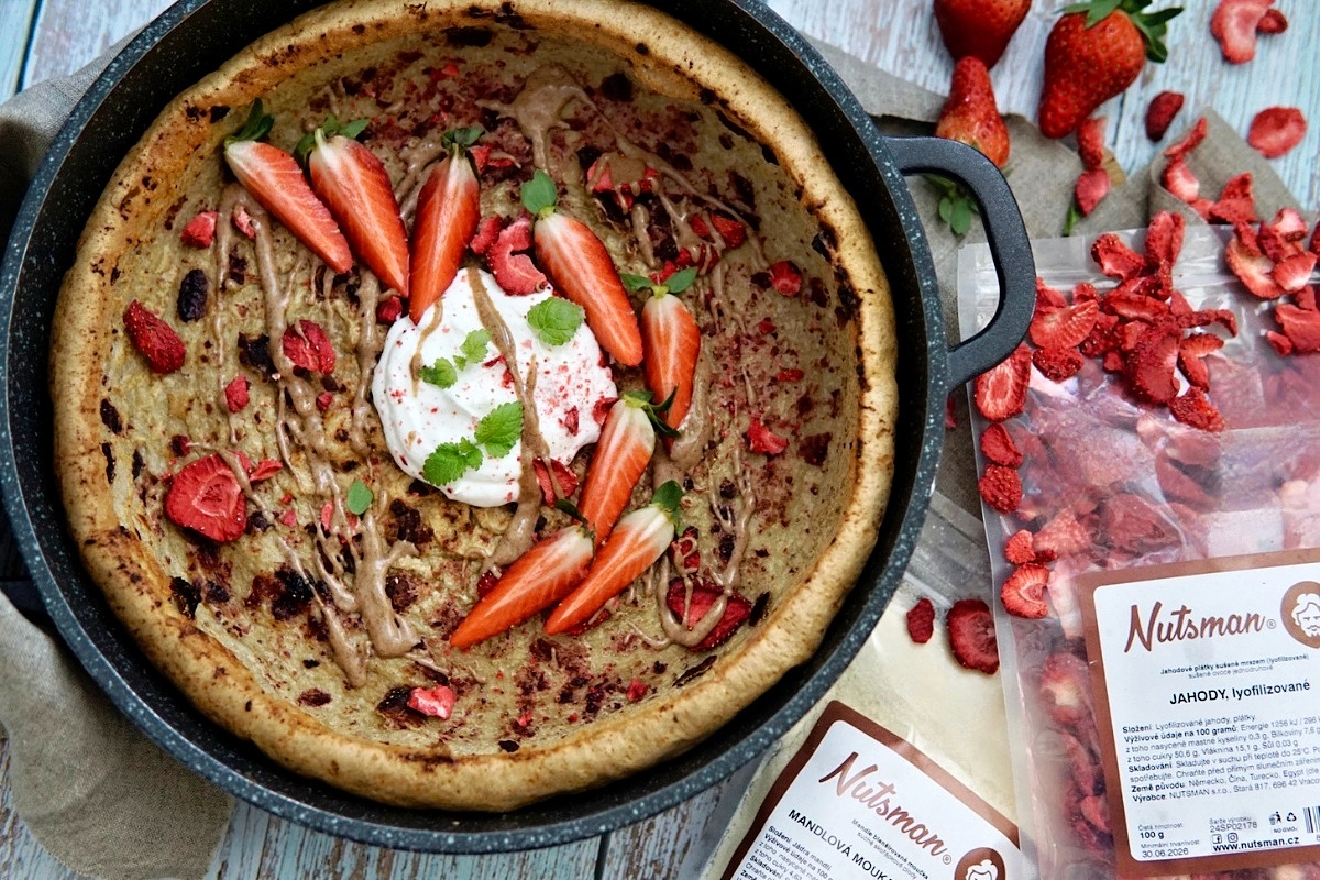 NUTSMAN BLOG RECEPT_ Pečená palačinka s jahodami 2