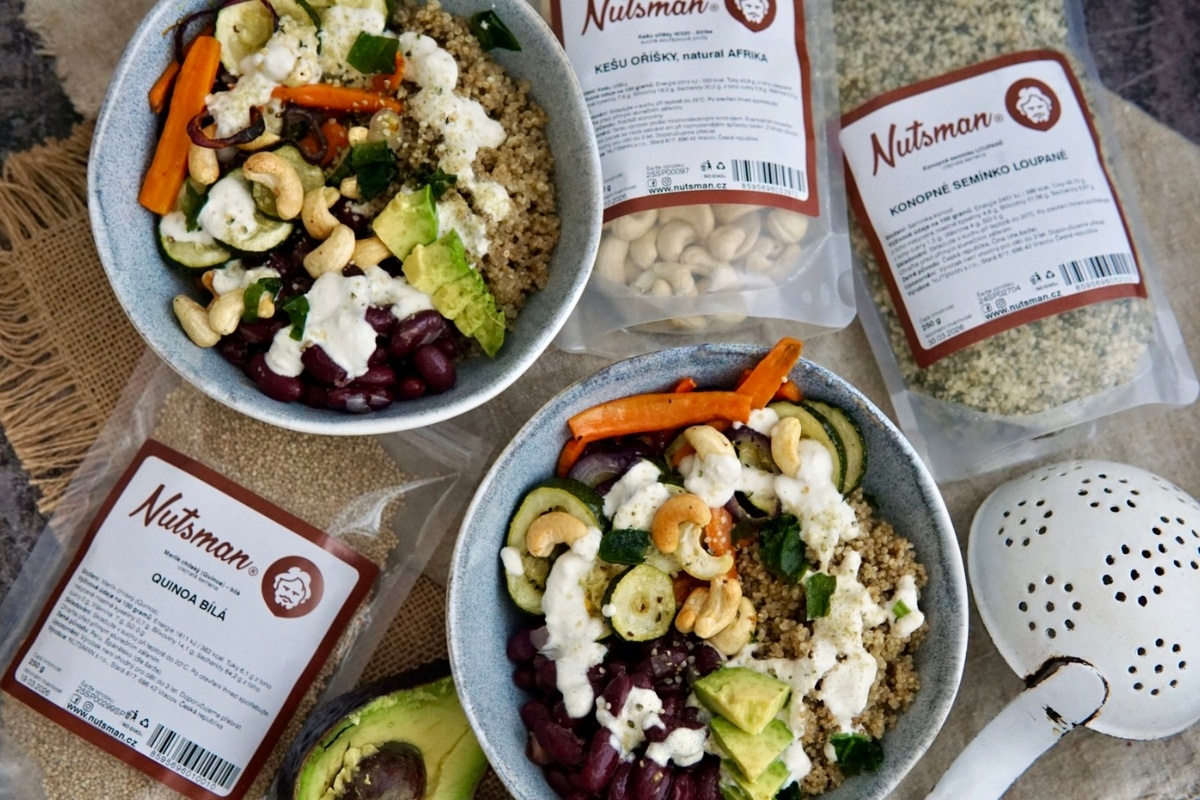 NUTSMAN BLOG RECEPT_ Vege quinoa bowl s kešu omáčkou 2