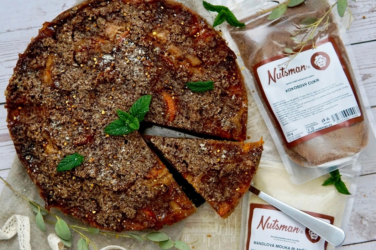 NUTSMAN BLOG RECEPT_ Meruňkový koláč s mandlovo-skořicovou drobenkou 2