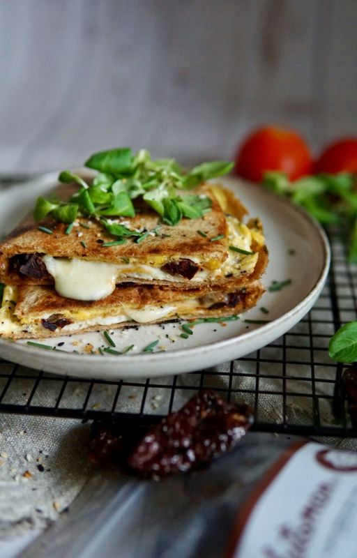 NUTSMAN BLOG RECEPT Vaječná tortilla se sušenými rajčaty a sýrem 5