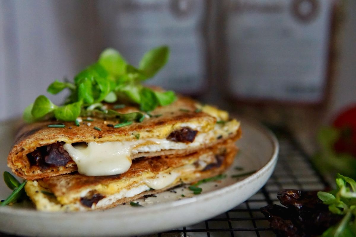 NUTSMAN BLOG RECEPT Vaječná tortilla se sušenými rajčaty a sýrem 3