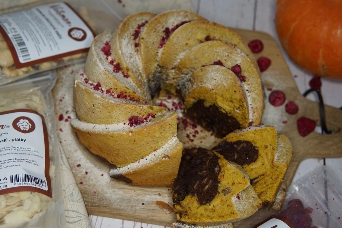 NUTSMAN RECEPT Dýňová bábovka s oříšky a lyofilizovanými malinami 3
