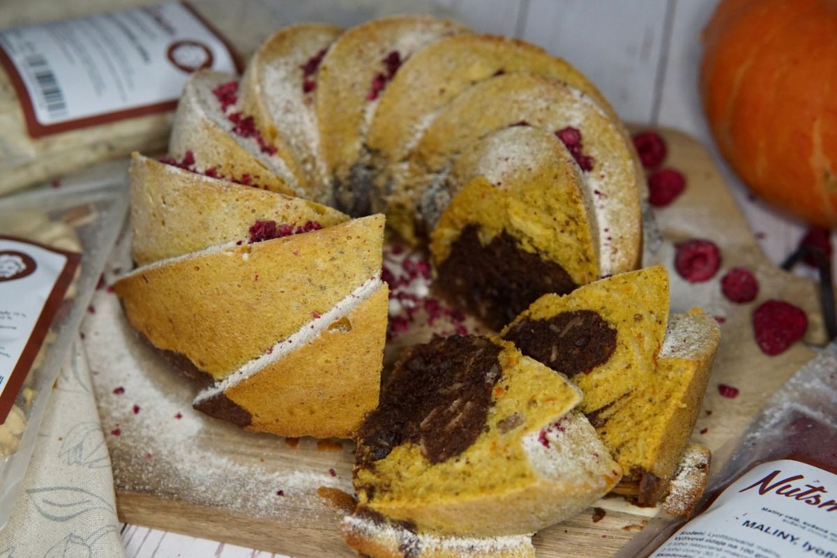 NUTSMAN RECEPT Dýňová bábovka s oříšky a lyofilizovanými malinami 13 