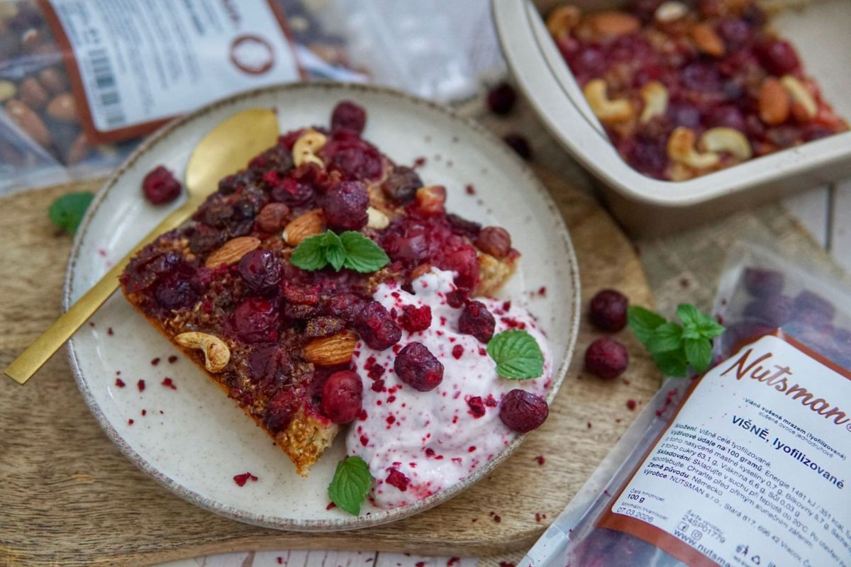 NUTSMAN RECEPT Pečená ovesná kaše s lyofilizovanými višněmi 3