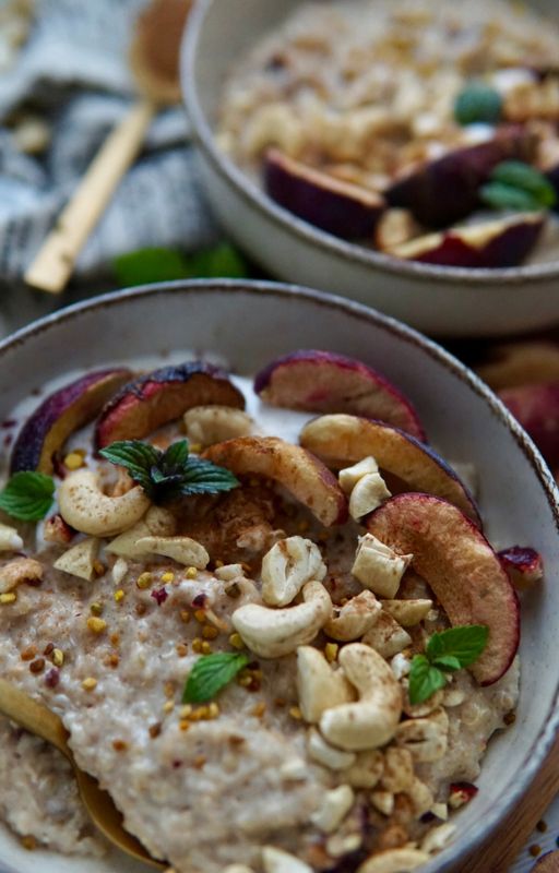 NUTSMAN RECEPT Snídaňová quinoa kaše s kešu a lyofilizovanými švestkami 4
