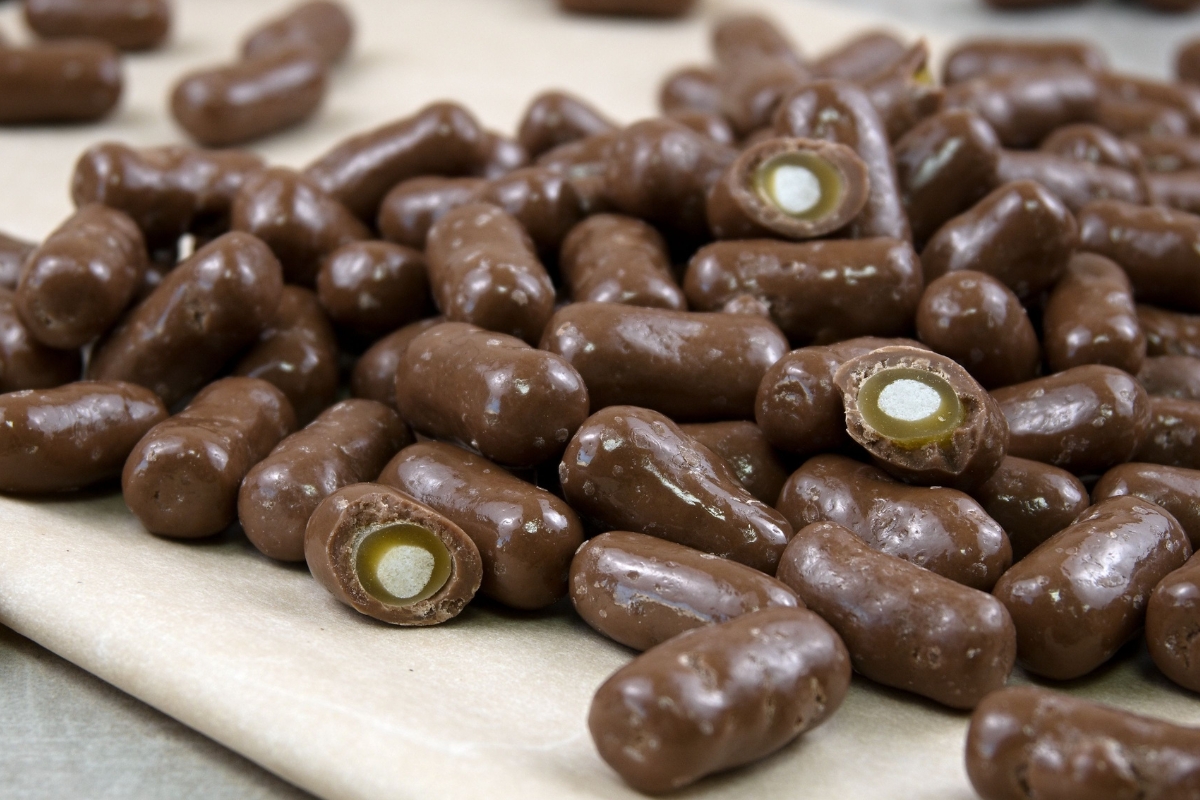 NUTSMAN Broskvový pendrek v mléčné čokoládě