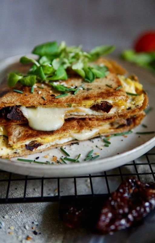 NUTSMAN BLOG RECEPT Vaječná tortilla se sušenými rajčaty a sýrem 4