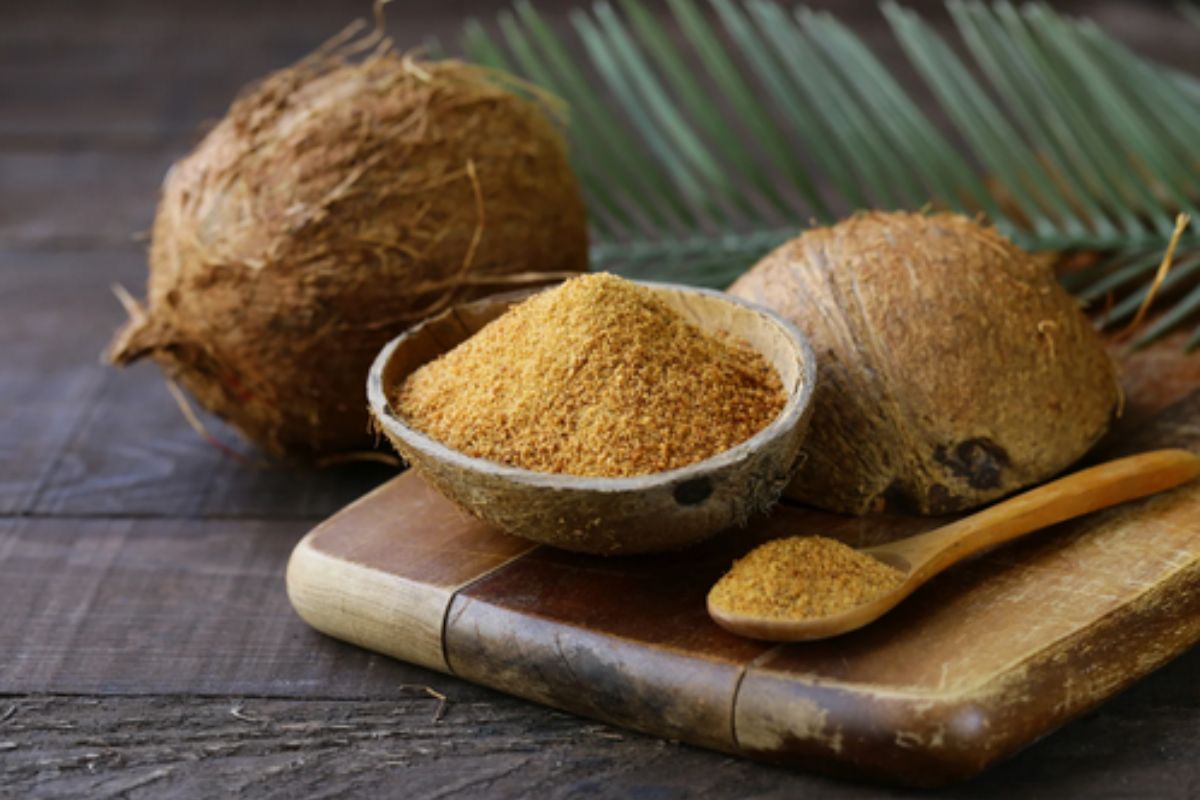 NUTSMAN BLOG RECEPT: Obrácený švestkový koláč s arašídovou moukou a kokosovým cukrem 3