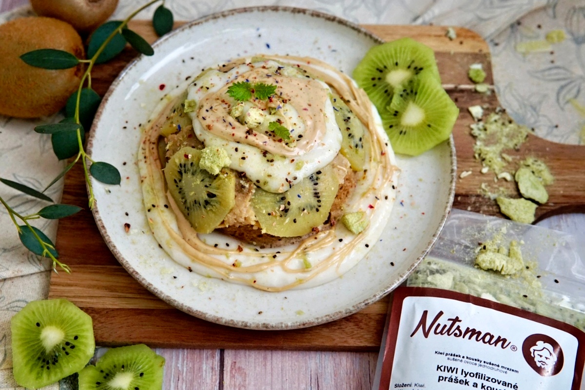 NUTSMAN BLOG RECEPT_ Mug cake s kiwi a vanilkovou omáčkou 5