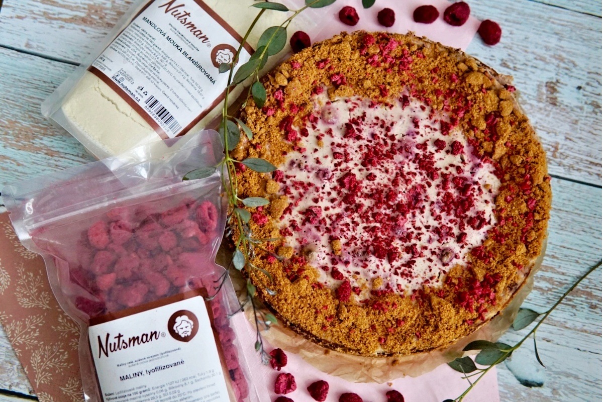NUTSMAN BLOG RECEPT_ Lotuskový cheesecake s lyofilizovanými malinami 4