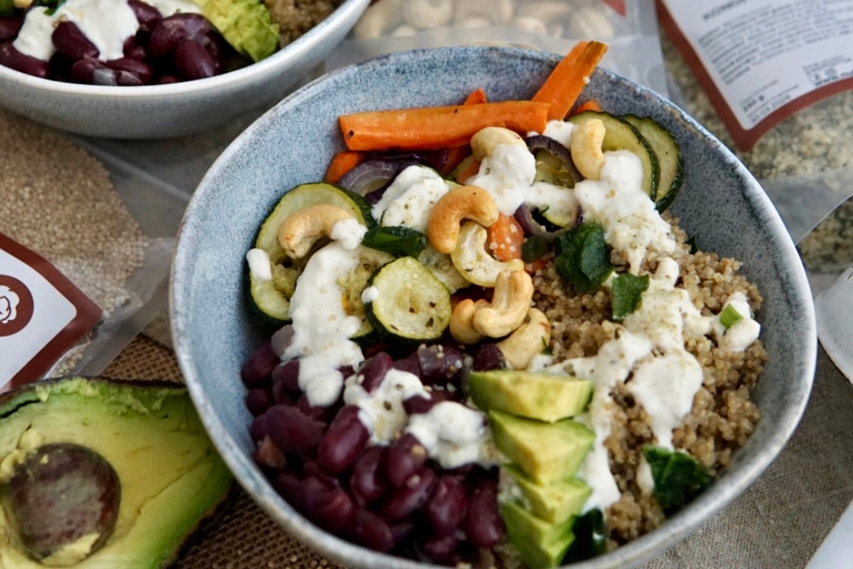 NUTSMAN BLOG RECEPT_ Vege quinoa bowl s kešu omáčkou 4