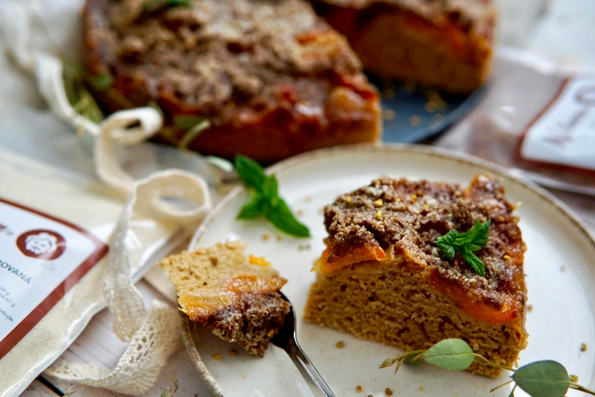 NUTSMAN BLOG RECEPT_ Meruňkový koláč s mandlovo-skořicovou drobenkou 4
