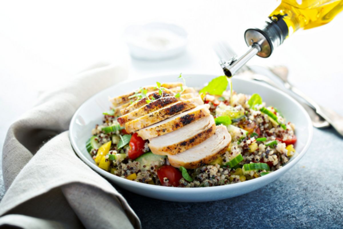 NUTSMAN BLOG RECEPT: Quinoa salát se sýrem halloumi 7