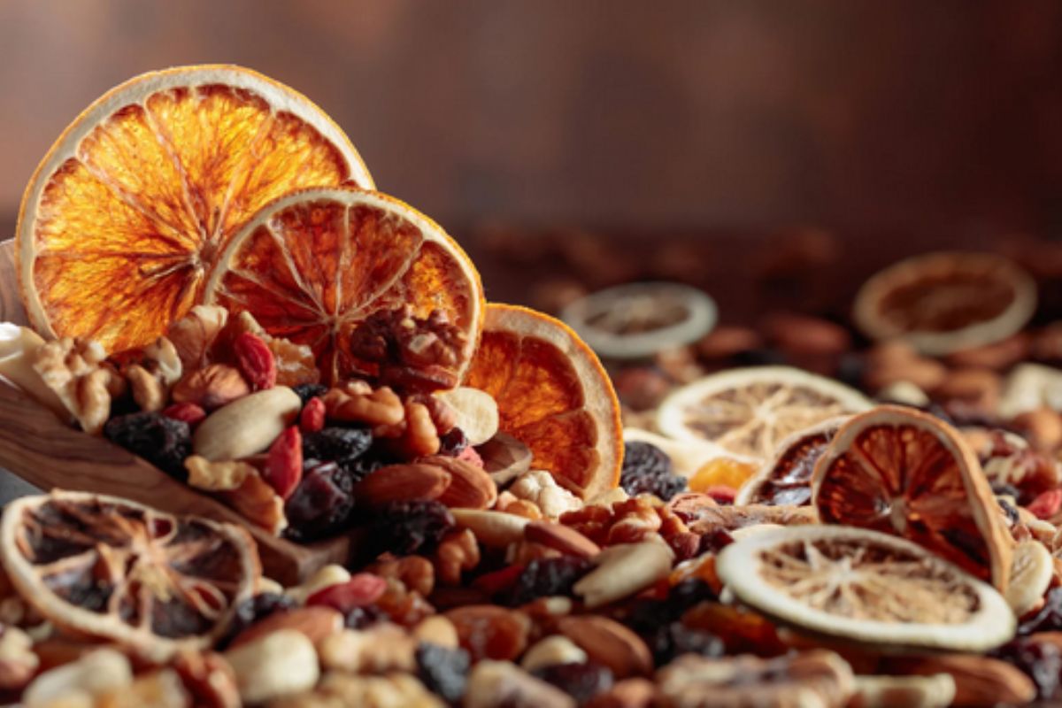 NUTSMAN BLOG RECEPT: Obrácený švestkový koláč s arašídovou moukou a kokosovým cukrem 7