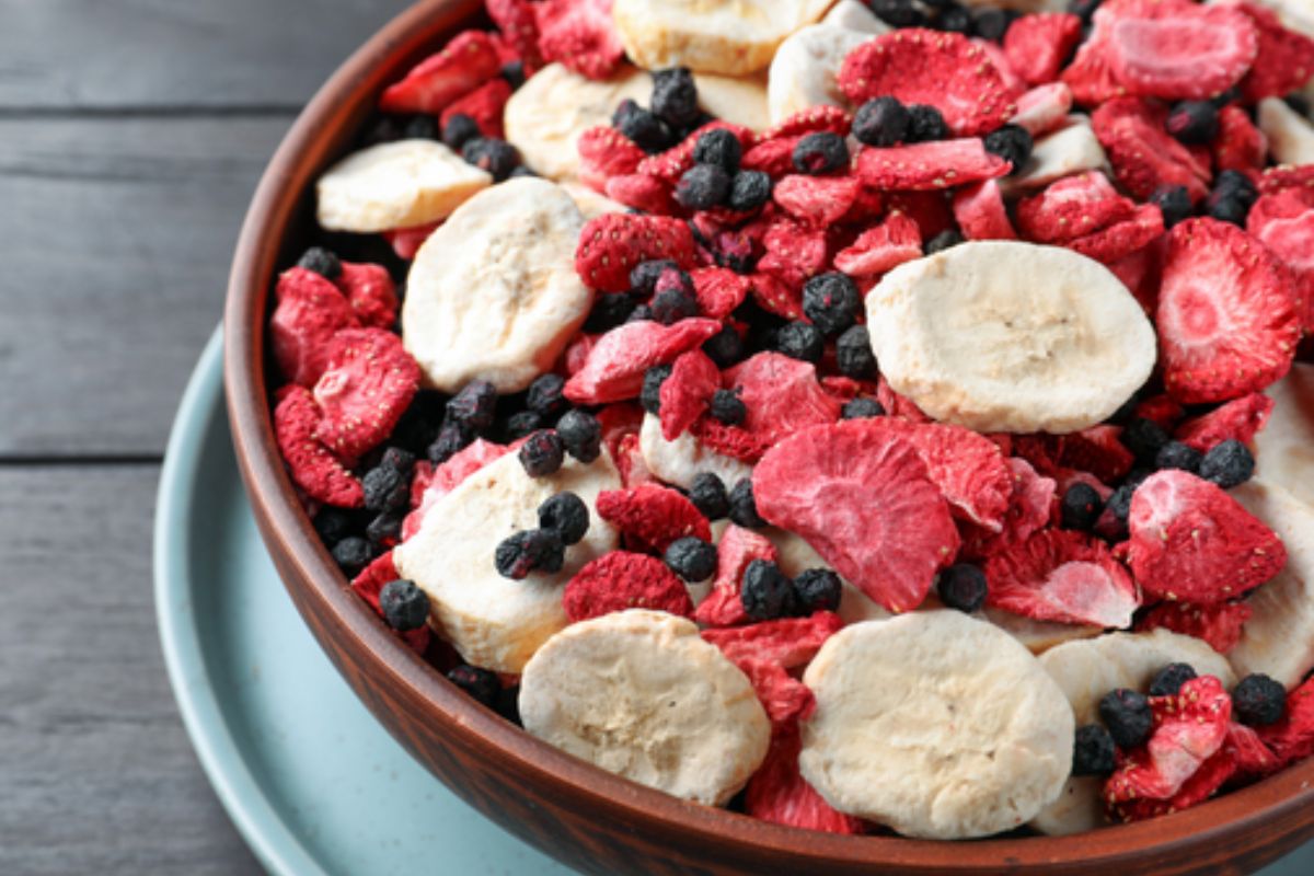 NUTSMAN RECEPT Snídaňová quinoa kaše s kešu a lyofilizovanými švestkami 8