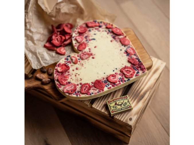 2230 5 bile velke cokoladove srdce v krabicce valentyn 650g cokolada ovoce fialka laska darek cokoladovna janek