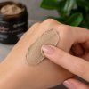 maska peeling textura ruka