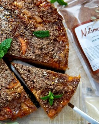 🍑 Jsou vůně, které ti okamžitě připomenou léto. Pro mě je to vůně právě upečeného meruňkového koláče. 🤎 Šťavnaté meruňky,...