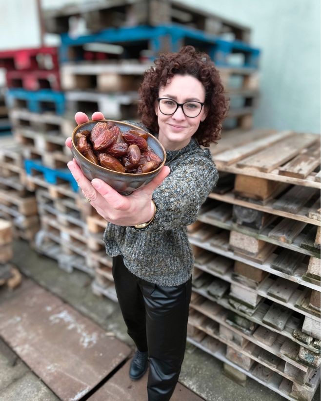 "To je karamel?" "Ne, to je datle." "Vážně?!" 🌴😳 Vážně. Odrůda Deglet Nour chutná jako karamel, ale je to 100% příroda....